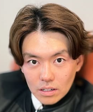 兄の小園凌央の楽屋で撮った時の小園隼輝のワンショットの顔写真の切り抜き