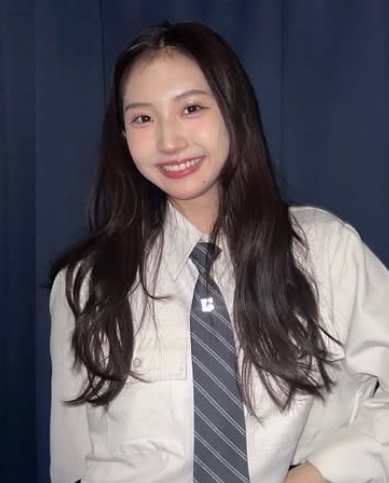 制服っぽい姿の松田元太の妹のKOKOROの写真