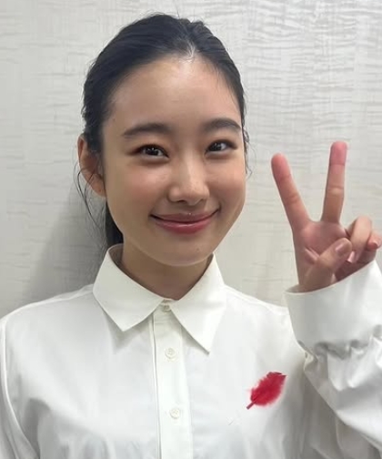 倉沢杏菜のピース写真

