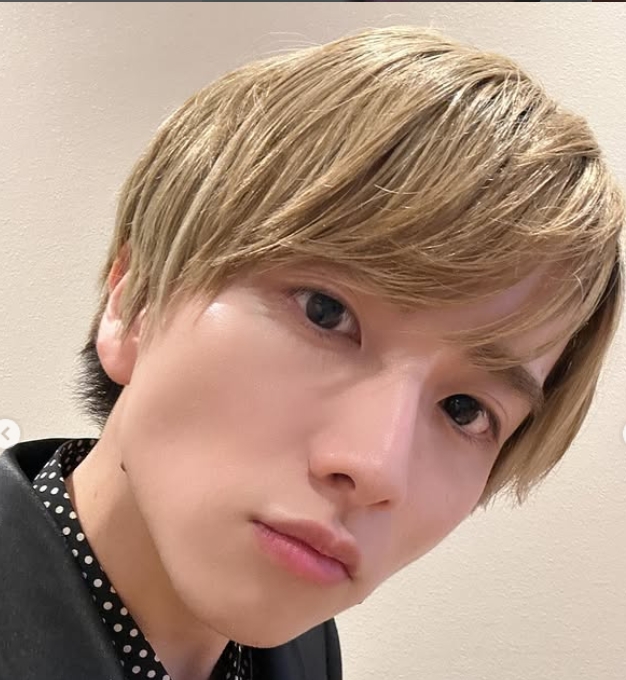 板垣李光人さんの顔のドアップ写真