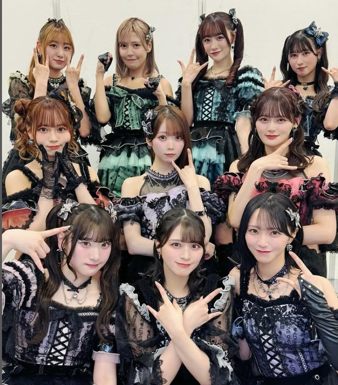 アイドルグループのイコールラブ