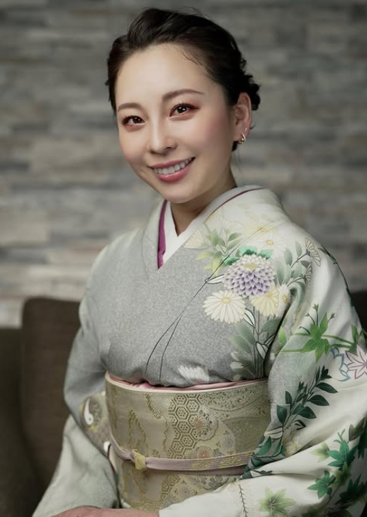 和服姿の仲れいこ