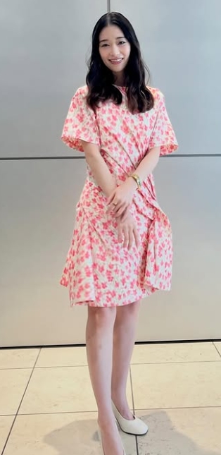 花柄のワンピース姿の森川葵