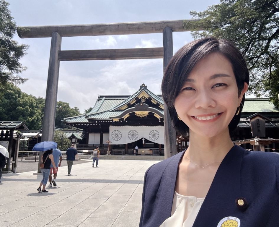 靖国神社で撮影した梅村みずほ