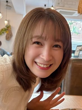 食事中の藤井サチ