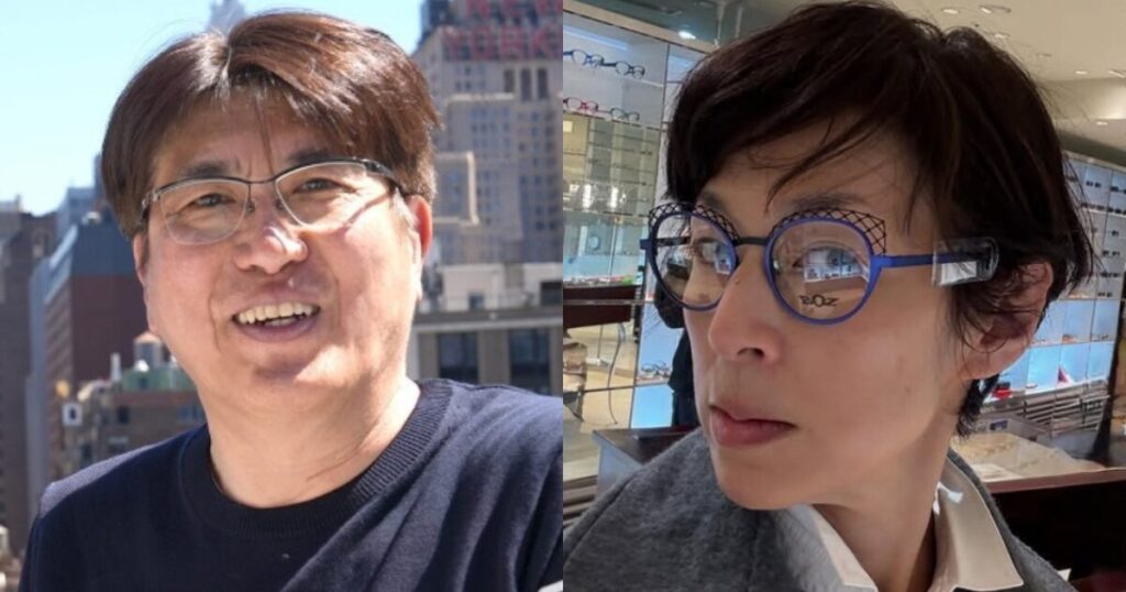 笑顔の石橋貴明と老眼鏡をかけている鈴木保奈美
