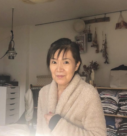 2020年の5月に撮影された石橋穂乃香さんの母親の還暦を迎えたときの岩田雅代さん