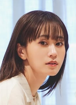 白いシャツが似合う前田敦子