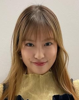 髪の色を茶色に染めた恒松祐里